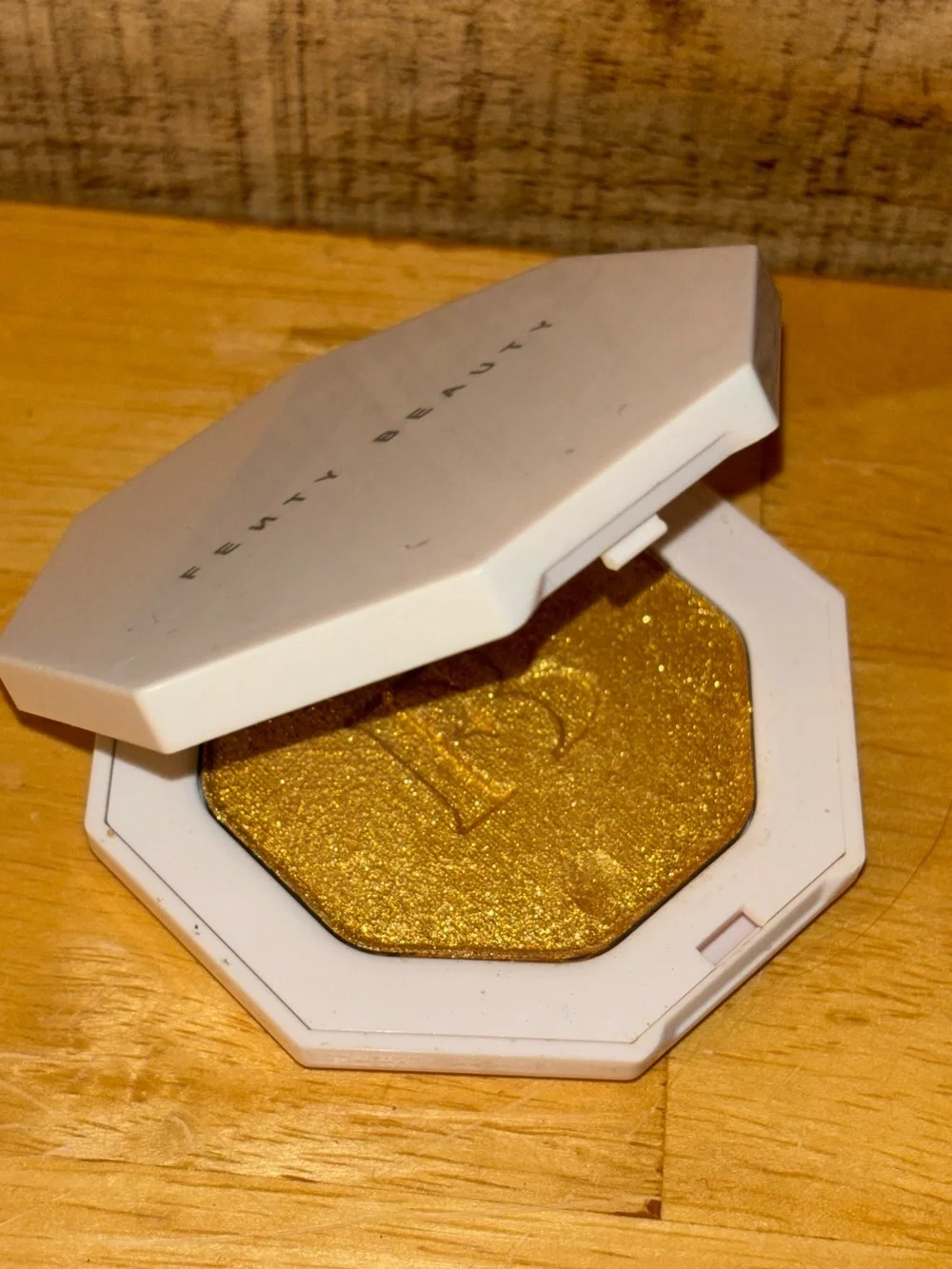 Fenty Beauty by Rihanna Killawatt Freestyle Highlighter